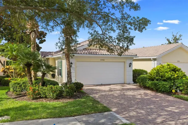 Property Slideshow image 2 of 45 | 5793 ithaca way, Sarasota, FL, 34238