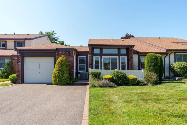 Property Slideshow image 2 of 17 | 1205 gotham dr, Smithtown, NY, 11780