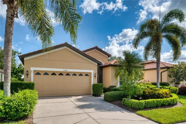 Property Slideshow image 2 of 32 | 4252 mackay falls ter, Sarasota, FL, 34243