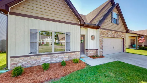 Property Slideshow image 3 of 26 | 335 providence dr, Lebanon, TN, 37087
