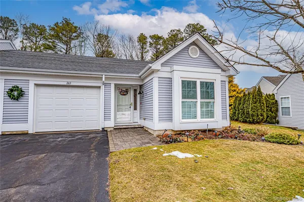 Property Slideshow image 3 of 47 | 263 glen dr, Brookhaven, NY, 11961