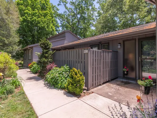 Property Slideshow image 3 of 25 | 208 crowfields dr, Asheville, NC, 28803