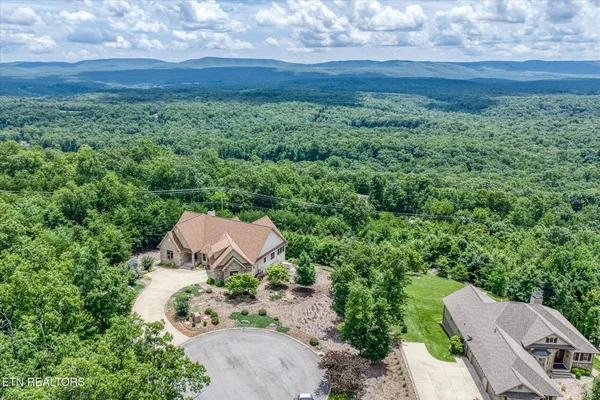 Property Slideshow image 2 of 58 | 61 bluff view ct, Crossville, TN, 38558