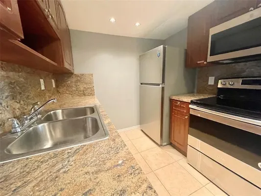 Property Slideshow image 3 of 69 | 4024 cambridge b # 4024, Deerfield Beach, FL, 33442