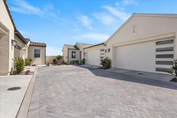 Property Slideshow image 2 of 28 | 1624 calle oxton 2, Chula Vista, CA, 91913