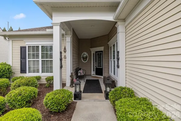 Property Slideshow image 3 of 45 | 2009 maned goose ct, Fort Mill, SC, 29707