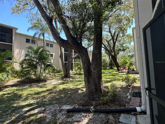 Property Slideshow image 2 of 14 | 861 maple ct 104, Dunedin, FL, 34698