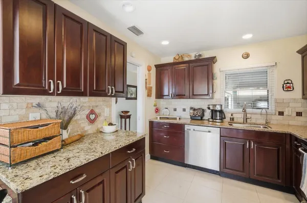 Property Slideshow image 2 of 24 | 2320 aquabluff pl v274, Sarasota, FL, 34231
