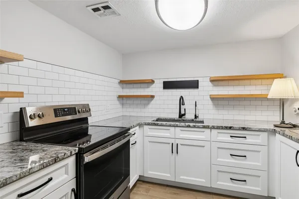 Property Slideshow image 3 of 57 | 2043 denmark st 61, Clearwater, FL, 33763