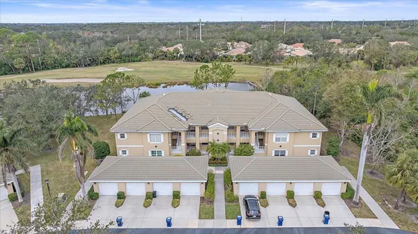 Property Slideshow image 2 of 44 | 6334 grand oak cir 201, Bradenton, FL, 34203