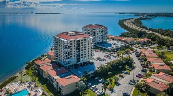 Property Slideshow image 2 of 35 | 6322 palma del mar blvd 103, St Petersburg, FL, 33715