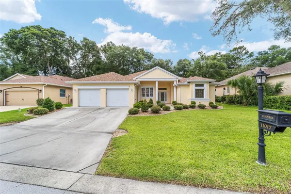 Property Slideshow image 3 of 49 | 11017 sw 71st cir, Ocala, FL, 34476