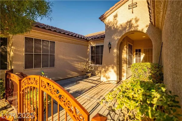 Property Slideshow image 2 of 41 | 2848 meadow park ave, Henderson, NV, 89052