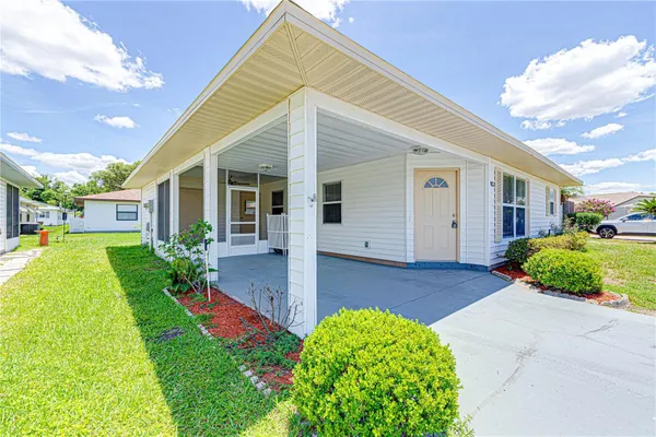 Property Slideshow image 3 of 36 | 1618 colonnades cir, Lakeland, FL, 33811