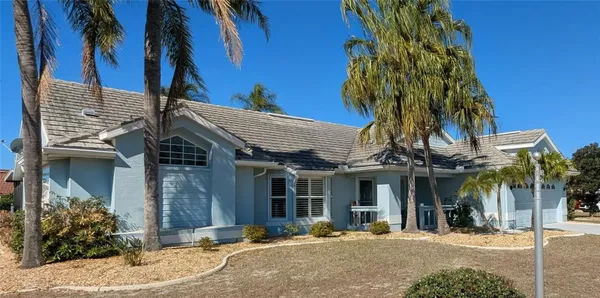 Property Slideshow image 2 of 33 | 2004 berry roberts dr, Sun City Center, FL, 33573