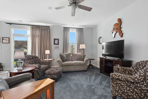Property Slideshow image 3 of 22 | 217 sussex ct, North Aurora, IL, 60542
