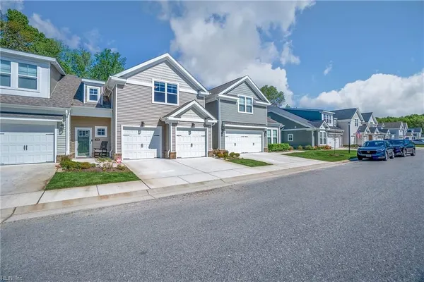 Property Slideshow image 2 of 46 | 4646 longleaf pl, Chesapeake, VA, 23321