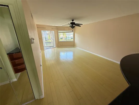 Property Slideshow image 3 of 11 | 1250 n portofino dr 202, Sarasota, FL, 34242