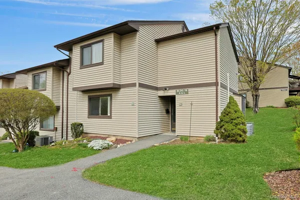 Property Slideshow image 2 of 24 | 78 independence ct i, Yorktown, NY, 10598