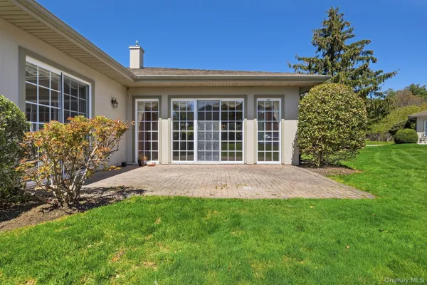 Property Slideshow image 3 of 30 | 381 altessa blvd, Huntington, NY, 11747