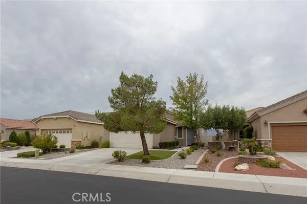 Property Slideshow image 3 of 22 | 19453 maple creek rd, Apple Valley, CA, 92308