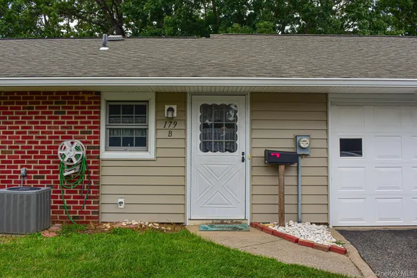 Property Slideshow image 3 of 36 | 179 ventry ct b, Brookhaven, NY, 11961