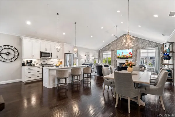 Property Slideshow image 3 of 22 | 55201 spruce pond cir, Oyster Bay, NY, 11803