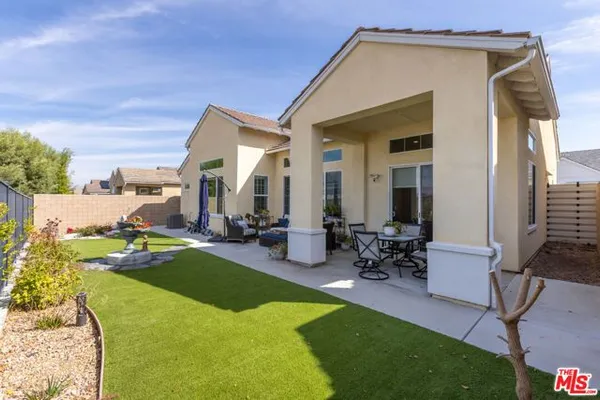 Property Slideshow image 2 of 33 | 25105 citron ln, Canyon Country, CA, 91387