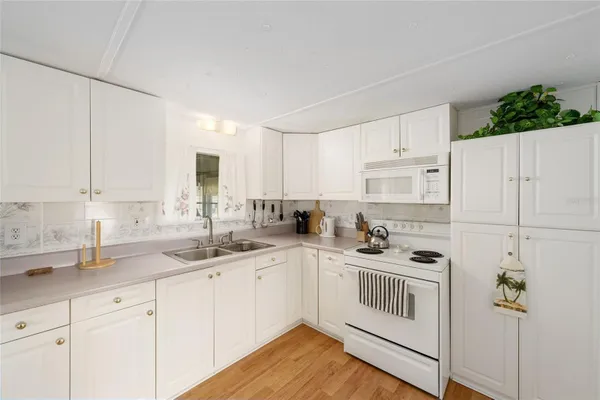 Property Slideshow image 2 of 15 | 1027 vermont ave, Lady Lake, FL, 32159