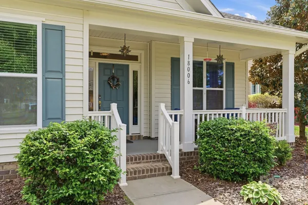 Property Slideshow image 3 of 36 | 18006 coulter pkwy, Cornelius, NC, 28031