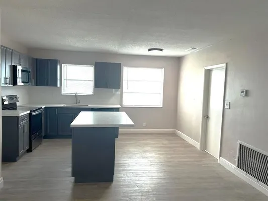 Property Slideshow image 3 of 14 | 3240 sheridan ln 117, Hollywood, FL, 33021