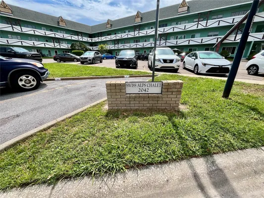 Property Slideshow image 2 of 50 | 2042 australia way 58, Clearwater, FL, 33763