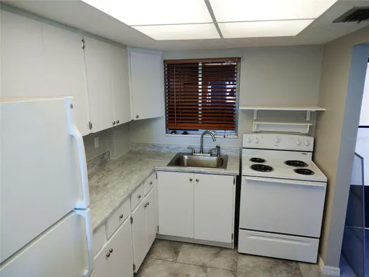 Property Slideshow image 3 of 28 | 4109 lake bayshore dr # 407, Bradenton, FL, 34205