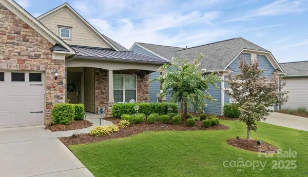 Property Slideshow image 2 of 38 | 685 birchway dr, Fort Mill, SC, 29715