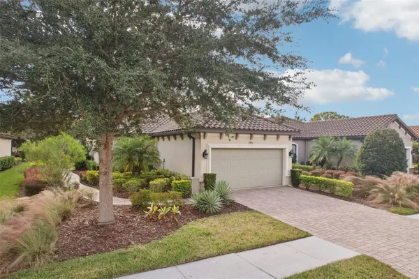 Property Slideshow image 2 of 31 | 8433 alberata vista dr, Tampa, FL, 33647