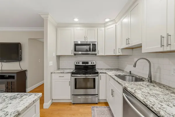 Property Slideshow image 2 of 45 | 15f essex pl f, Yorktown, NY, 10598