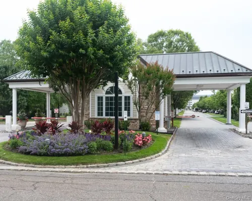 Property Slideshow image 2 of 43 | 100 harbor view dr 251, North Hempstead, NY, 11050