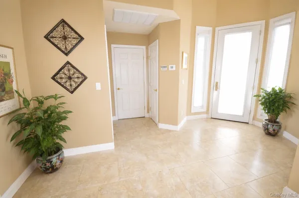 Property Slideshow image 2 of 23 | 727 balfour pl, Huntington, NY, 11747
