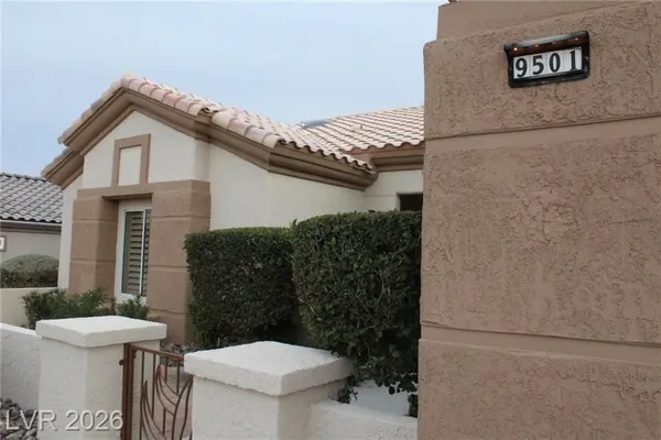 Property Slideshow image 3 of 48 | 9501 villa ridge dr, Las Vegas, NV, 89134