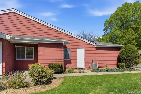 Property Slideshow image 3 of 31 | 309 flair dr, Smithtown, NY, 11780