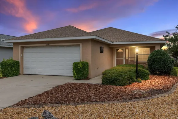 Property Slideshow image 2 of 41 | 9042 sw 102nd cir, Ocala, FL, 34481