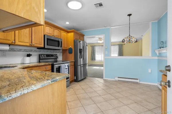 Property Slideshow image 3 of 22 | 54 aylesbury ct b, Brookhaven, NY, 11961