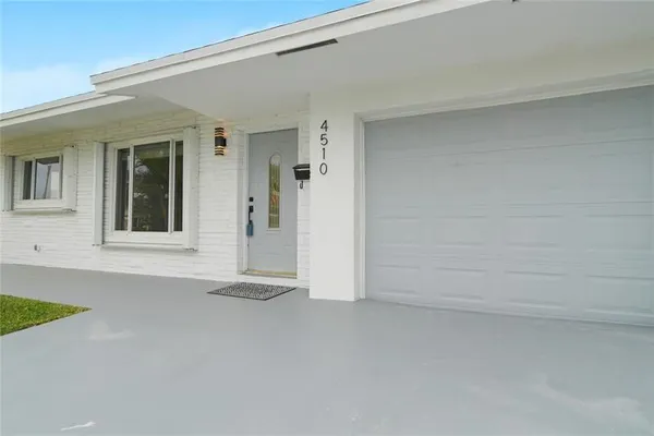 Property Slideshow image 2 of 34 | 4510 nw 49th dr, Tamarac, FL, 33319