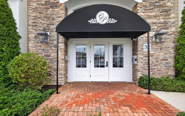 Property Slideshow image 2 of 42 | 32103 spruce pond cir, Oyster Bay, NY, 11803