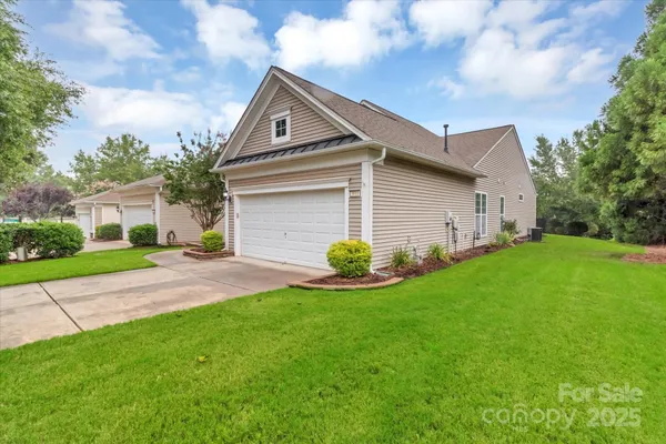 Property Slideshow image 2 of 44 | 3911 yosemite way, Fort Mill, SC, 29707