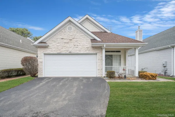 Property Slideshow image 2 of 48 | 515 leisure dr, Brookhaven, NY, 11961