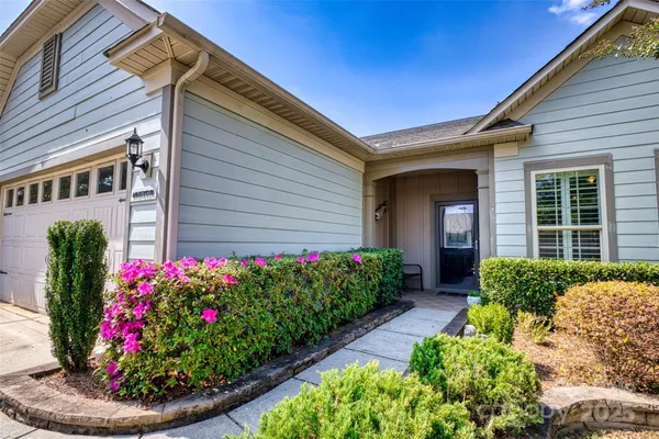 Property Slideshow image 2 of 48 | 353 harvest valley ln, Fort Mill, SC, 29715