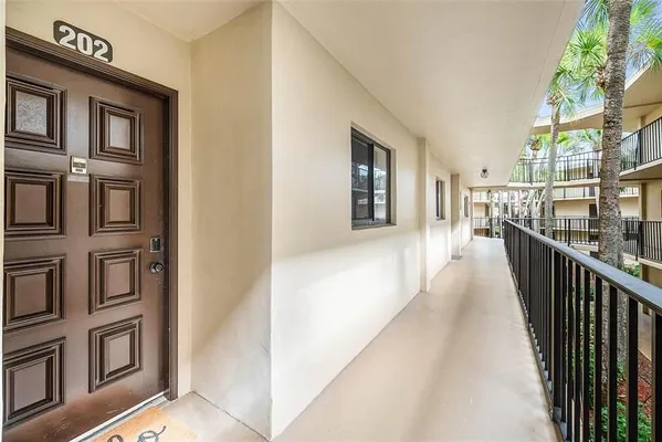 Property Slideshow image 3 of 43 | 5280 las verdes cir 202, Delray Beach, FL, 33484