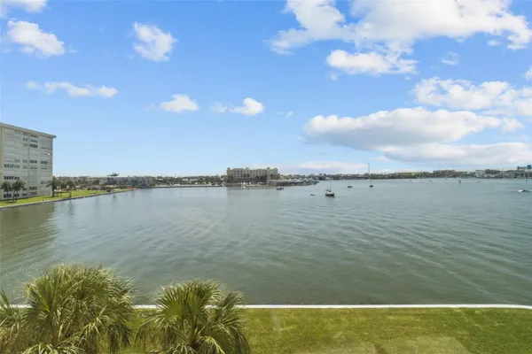 Property Slideshow image 2 of 40 | 4775 cove cir apt 407, Saint Petersburg, FL, 33708