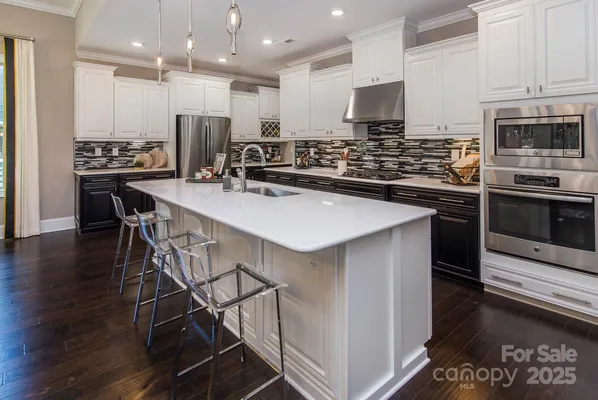 Property Slideshow image 3 of 27 | 8933 silver springs ct, Charlotte, NC, 28215